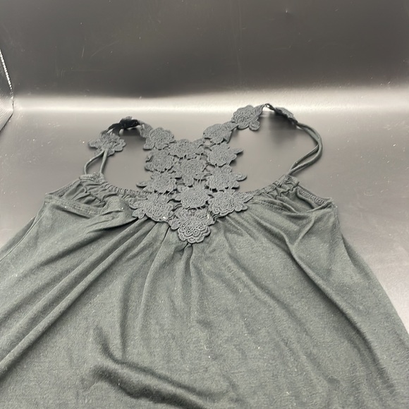 Lace back tank - Picture 2 of 5